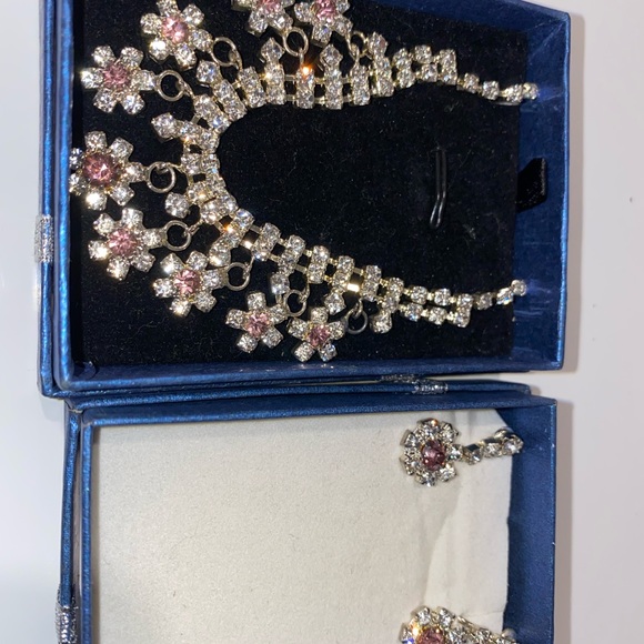 BEAUTIFUL JEWELLERY SET - Picture 2 of 4